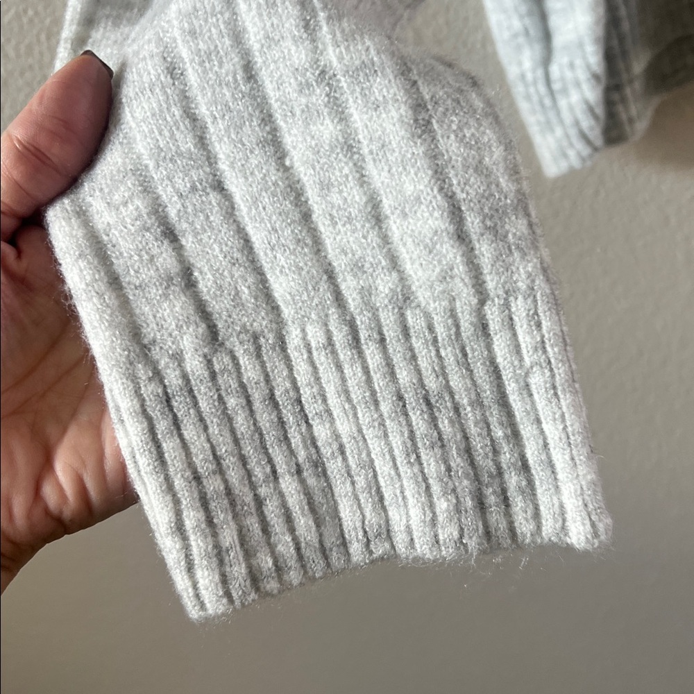 Light Gray Ribbed V-Neck Sweater - Picture 3 of 6